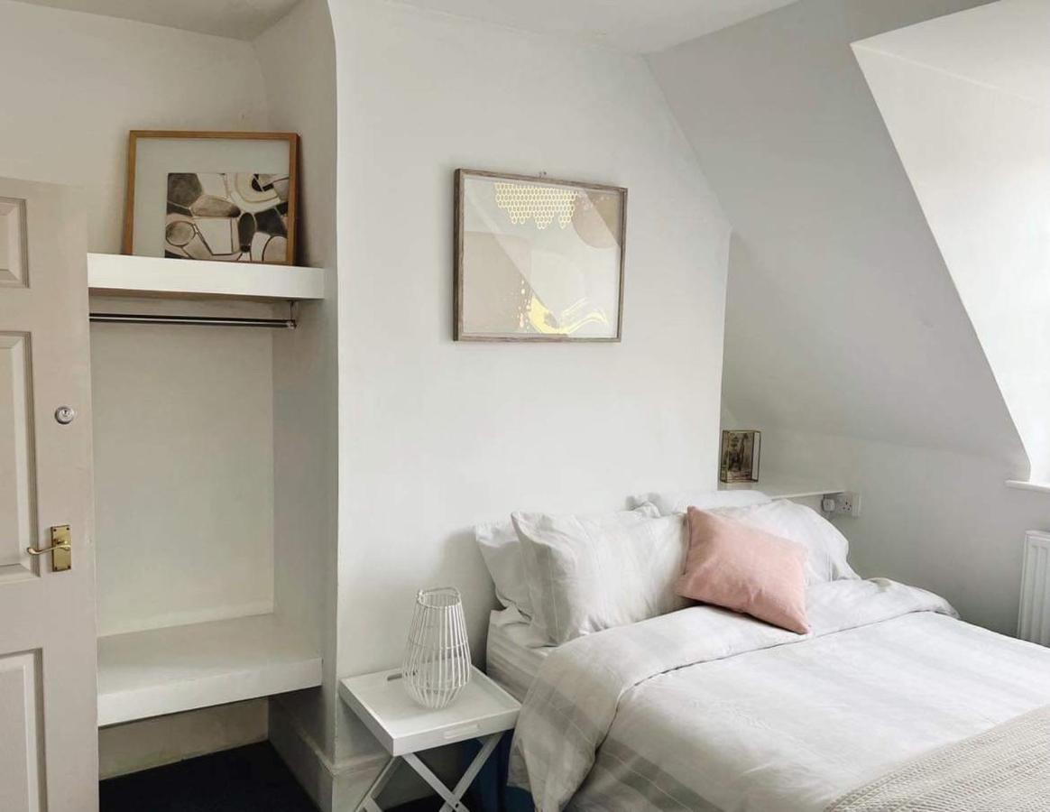 4 Bed Loft Apartment Overlooking Historic Town Trowbridge Exterior foto