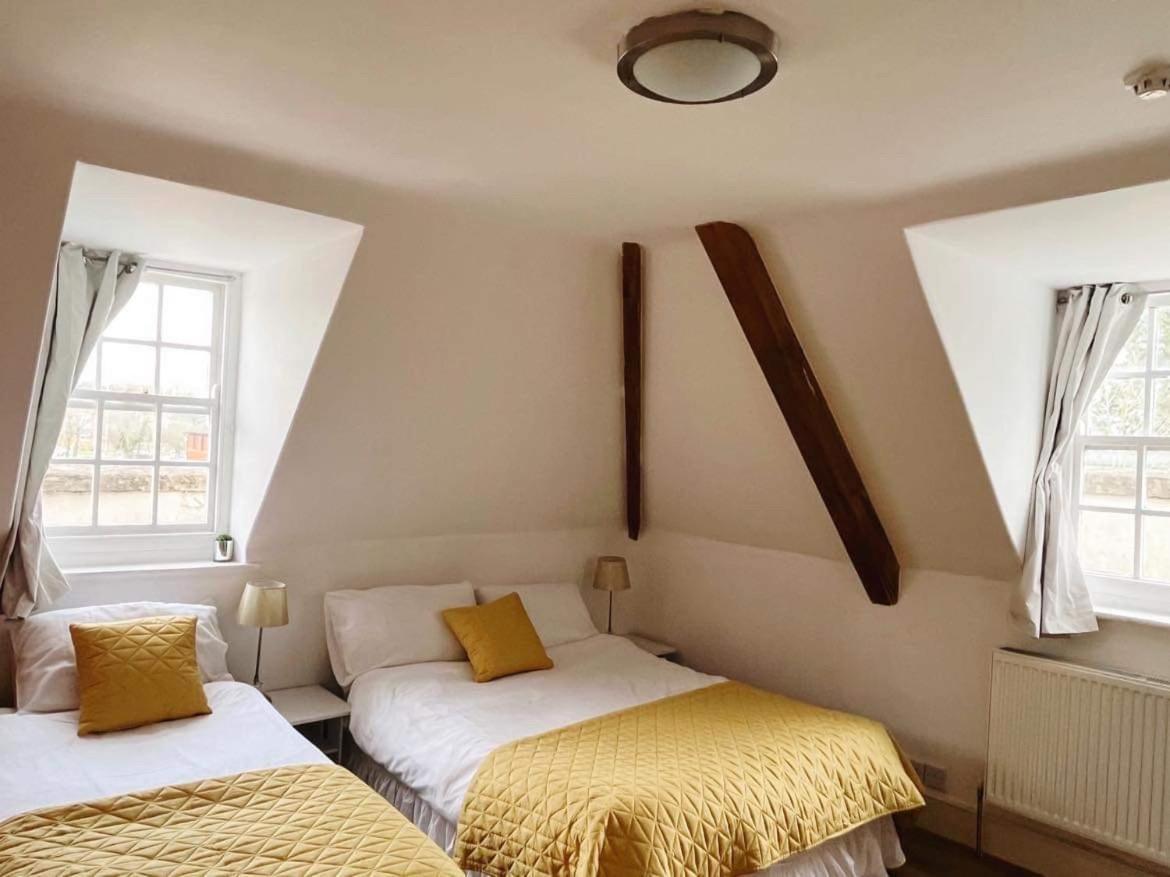 4 Bed Loft Apartment Overlooking Historic Town Trowbridge Exterior foto