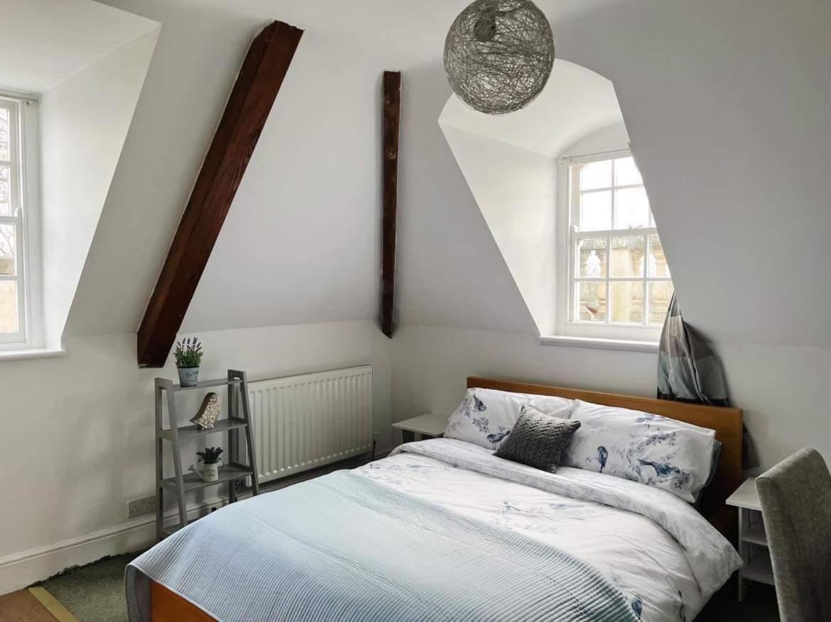 4 Bed Loft Apartment Overlooking Historic Town Trowbridge Exterior foto