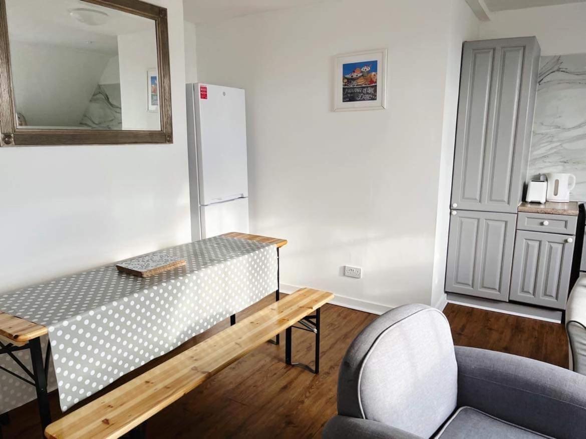 4 Bed Loft Apartment Overlooking Historic Town Trowbridge Exterior foto
