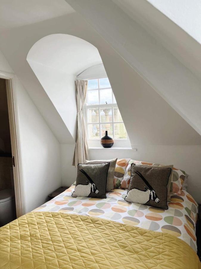 4 Bed Loft Apartment Overlooking Historic Town Trowbridge Exterior foto